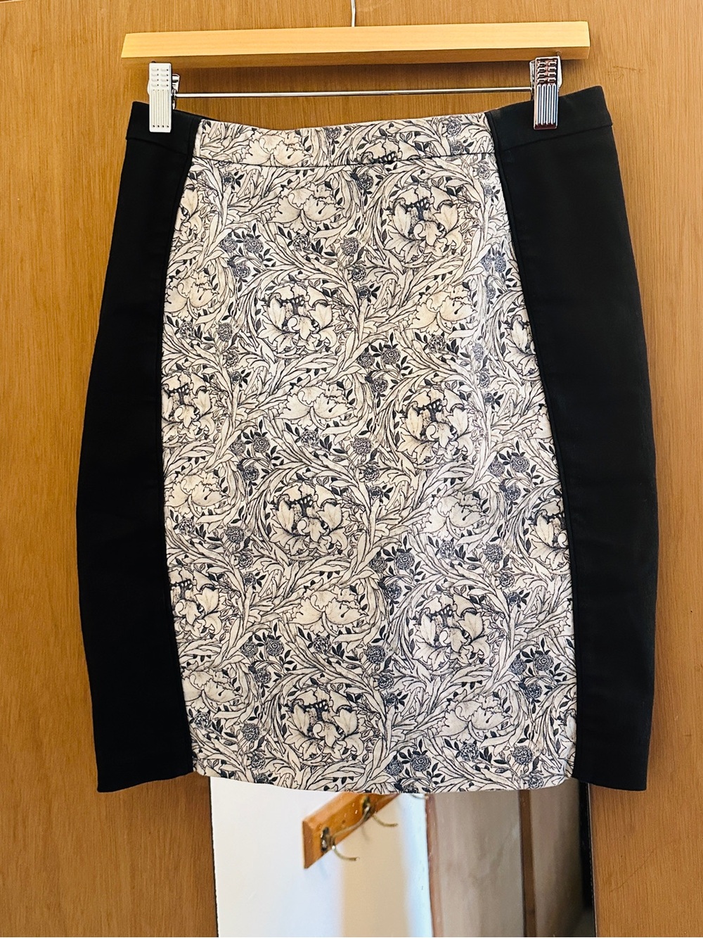 H&M Black Panel Floral-Print Pencil Skirt